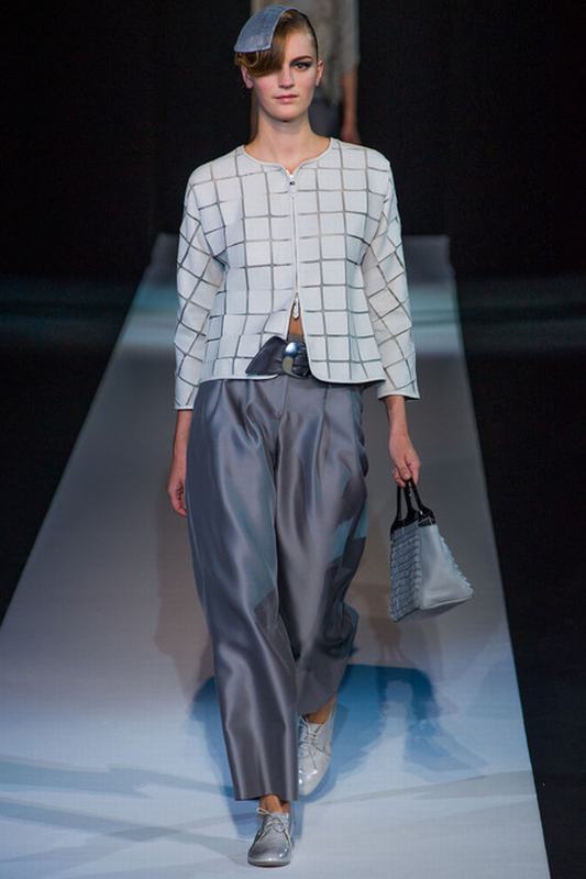 淡雅的線(xiàn)劃分出大塊的個(gè)字形狀，低調(diào)而高貴。Giorgio Armani 2015春夏系列。